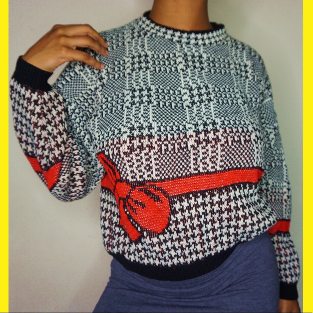 Red bow knitted sweater